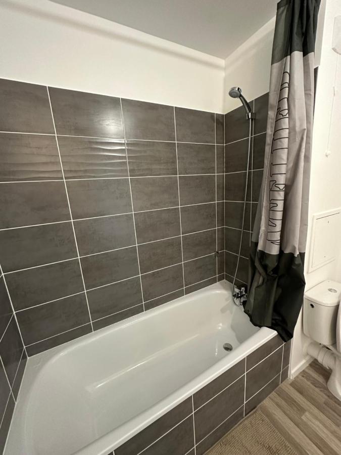 Agreable 2 Pieces Avec Balcon Et Parking Transports By Immo Kit Bnb Sarcelles Dış mekan fotoğraf